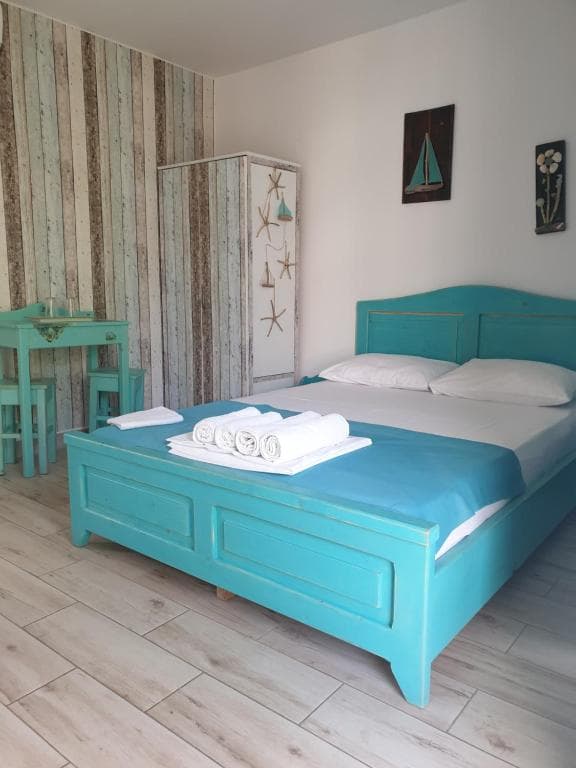 listing card gallery